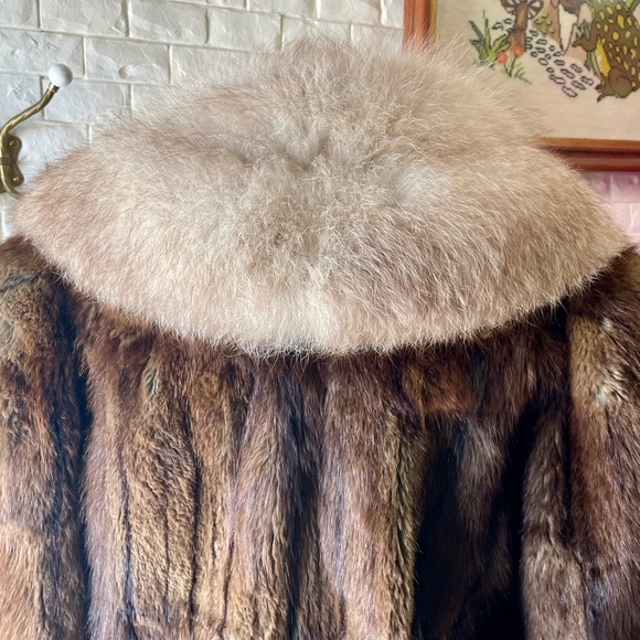 Vintage 1950s Old Hollywood Glamor Big Collar Fox + Fur Coat - Picture 9 of 17